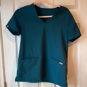 Figs Caribbean blue 3 pocket scrub top
